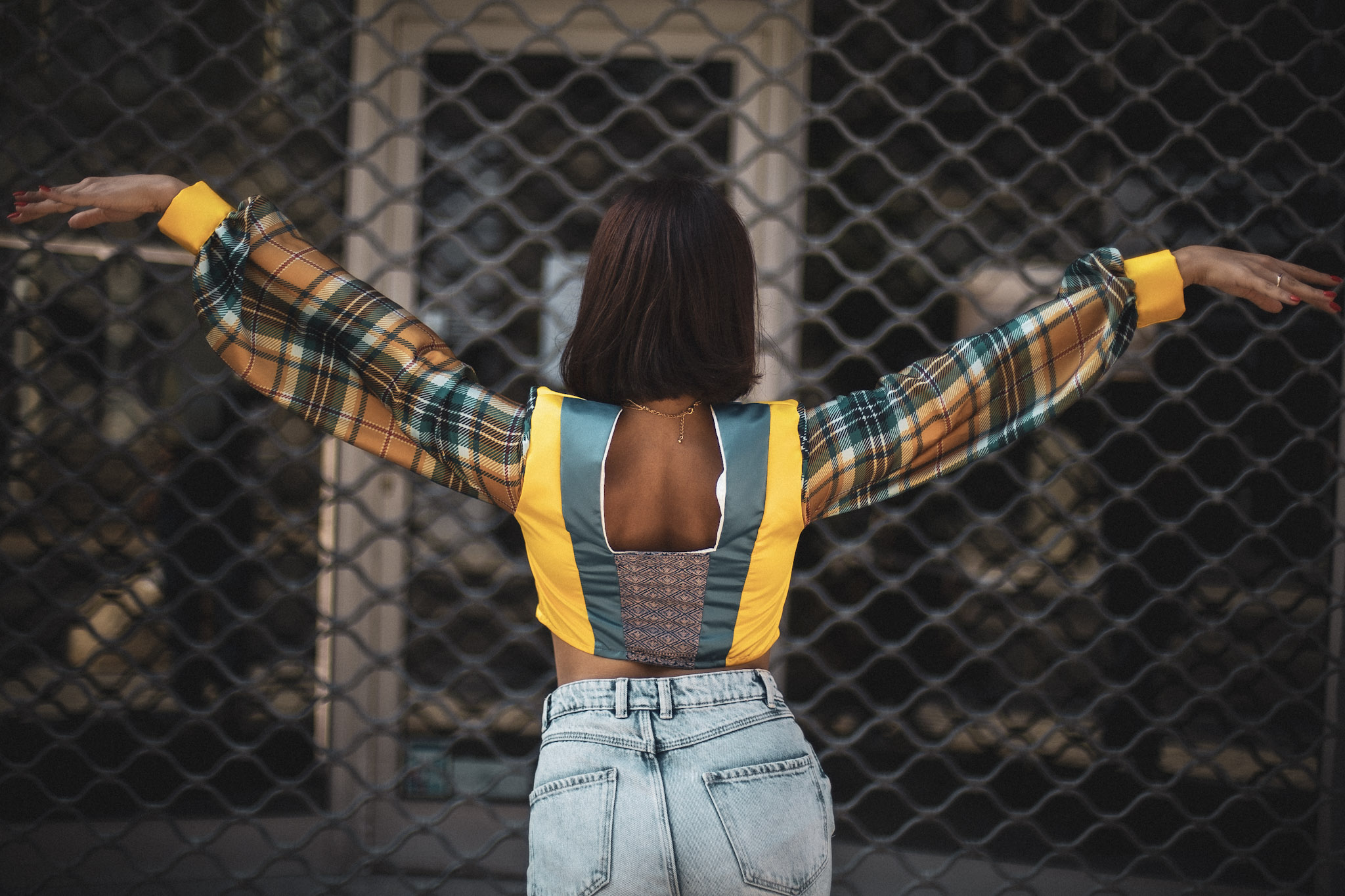 top élégant bleu et jaune