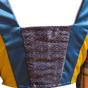 détail dos crop top coloré