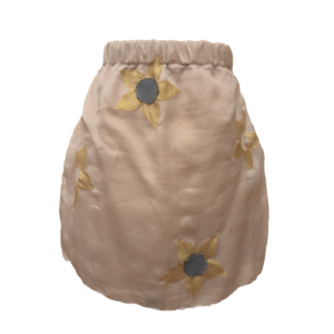 création originale d'une jupe délicate