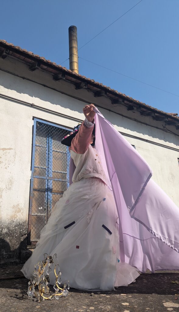 costume création originale avec pièces recyclées