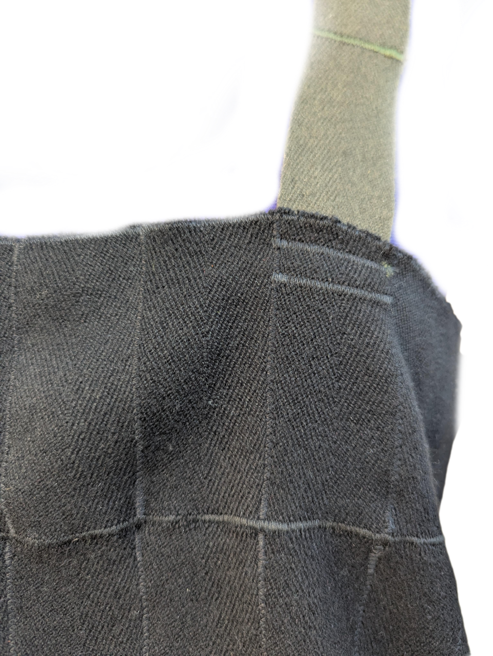 détails débardeur court en cachmire pièce unique