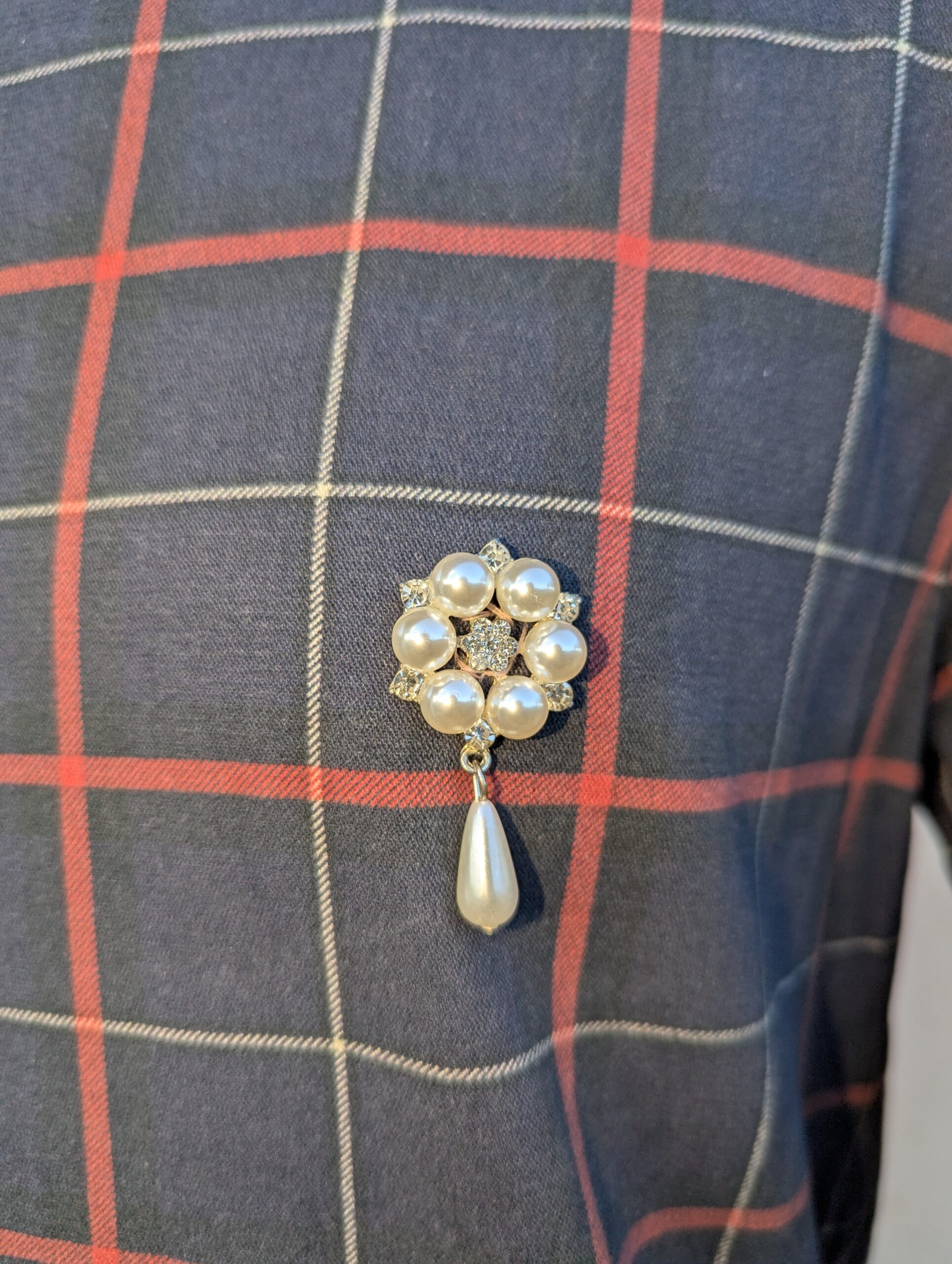 détails customisation robe de seconde main