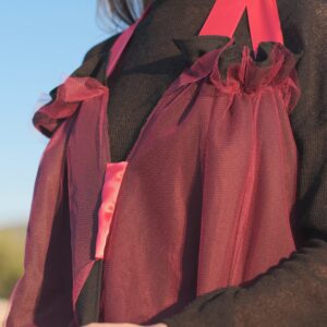 Haut noir et fuschia en tulle de seconde-main