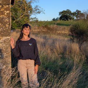 un pull en upcycling de tissu à carreaux