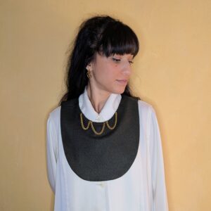 création upcycling élégante d'un plastron