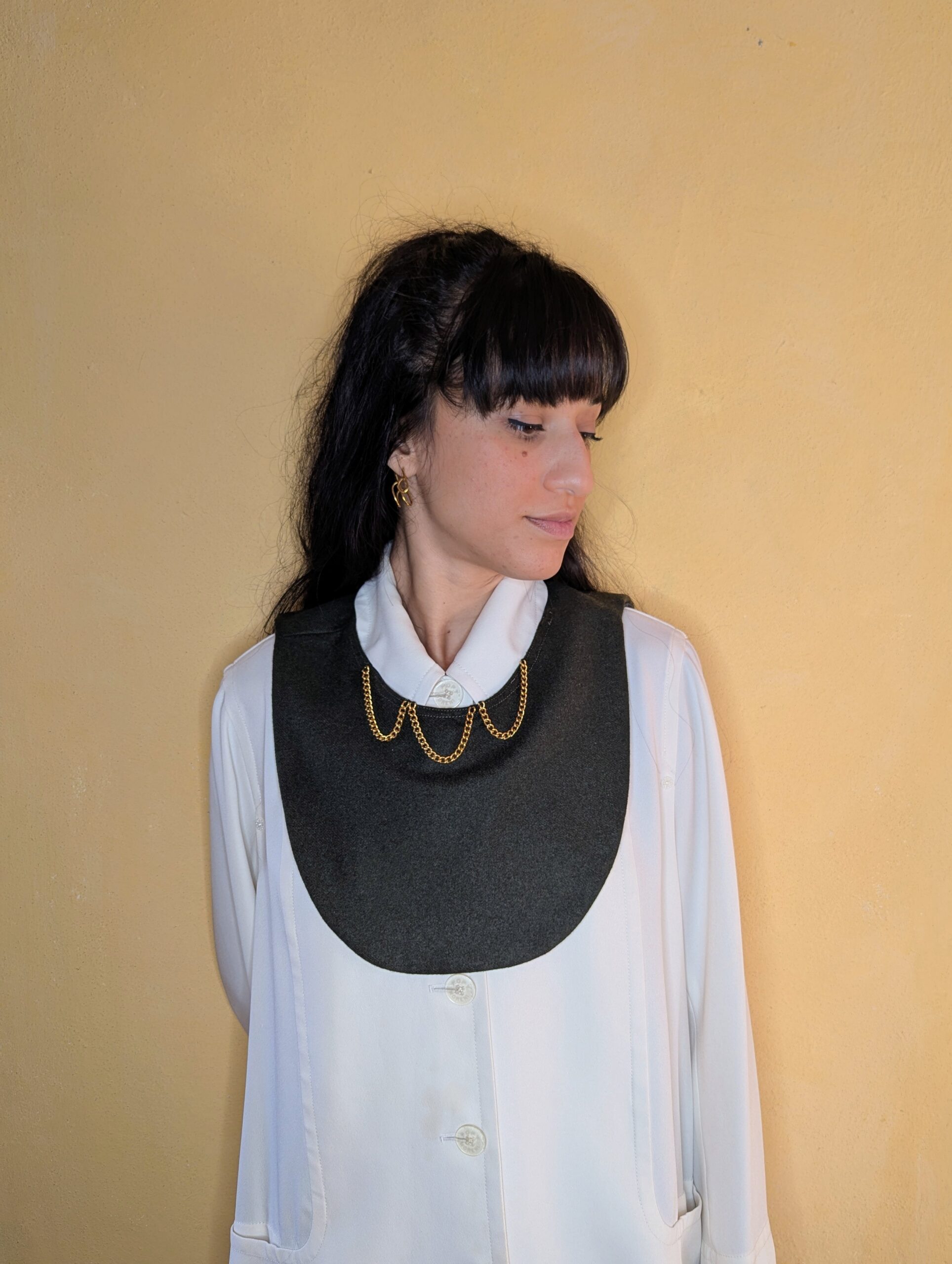 création upcycling élégante d'un plastron