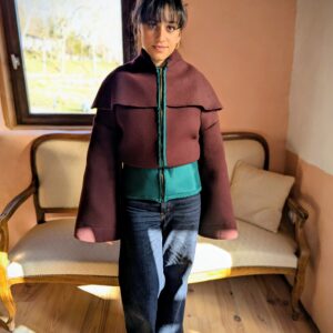 travail de volume élégant sur veste upcycling