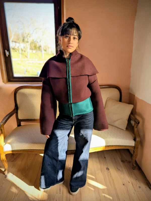 upcycling de tissus chauds recyclés en manteau